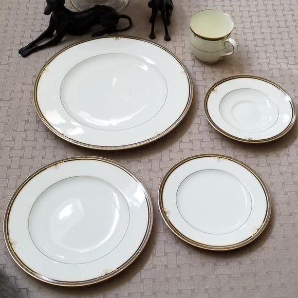 Noritake Lady Quentin 5 Piece Place Setting****EXCELLENT CONDITION**** - Picture 3 of 8
